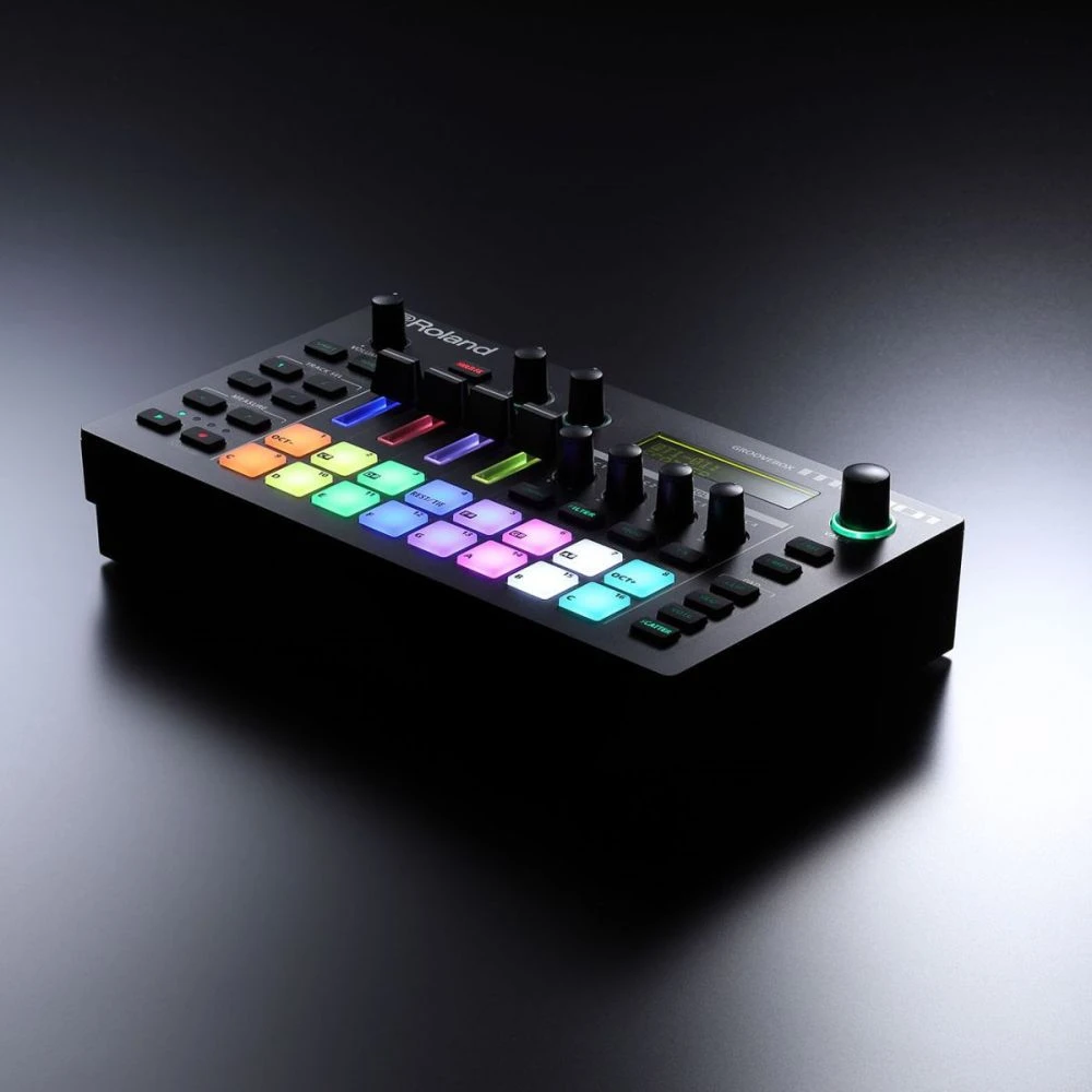 Roland MC-101 Groovebox - Image 6